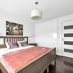 23Rd Floor 3Br Apt With Views Of Warsaw